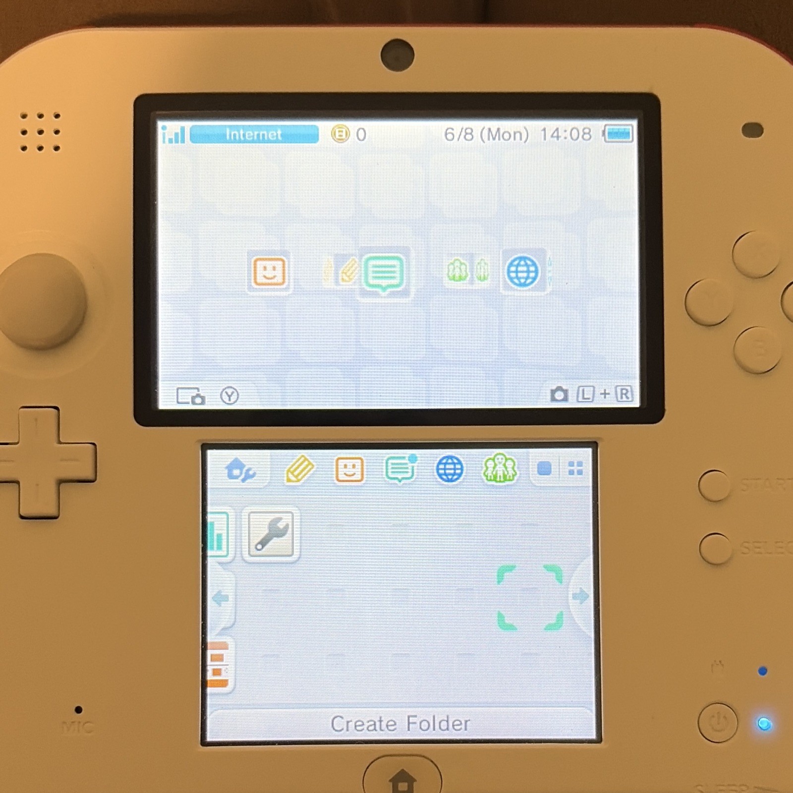 Nintendo 2DS FTR-001 Handheld System Red/White Region Free 2013