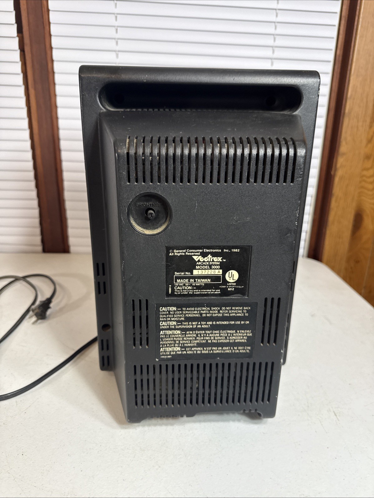 GCE Vectrex Arcade System Console 1982 – POWERS ON – SOLD AS IS / LOOK/READ!