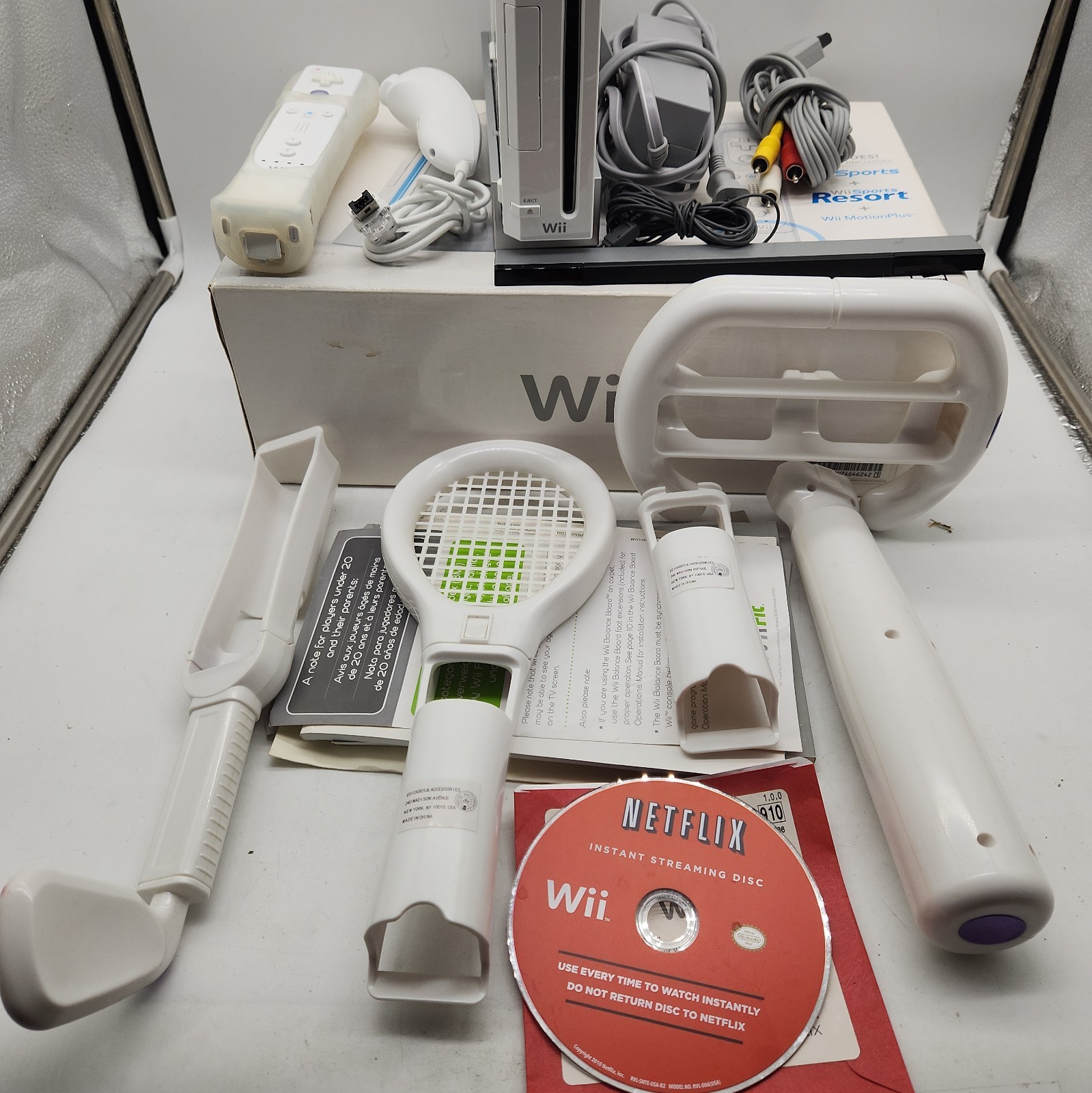 Nintendo Wii White Console (RVL -001) Bundle CIB Complete Tested…. W1