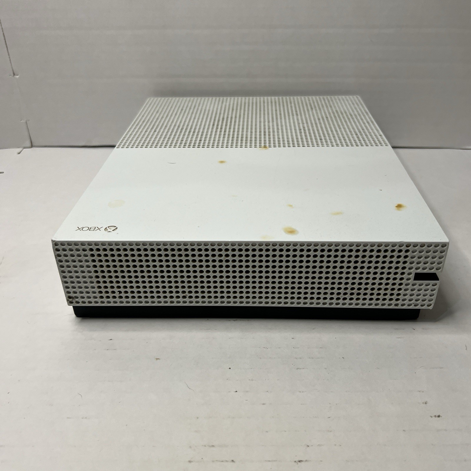 Microsoft Xbox One S 1681 Home Console White 500GB 4K UHD Wi-Fi, 2017 For Parts