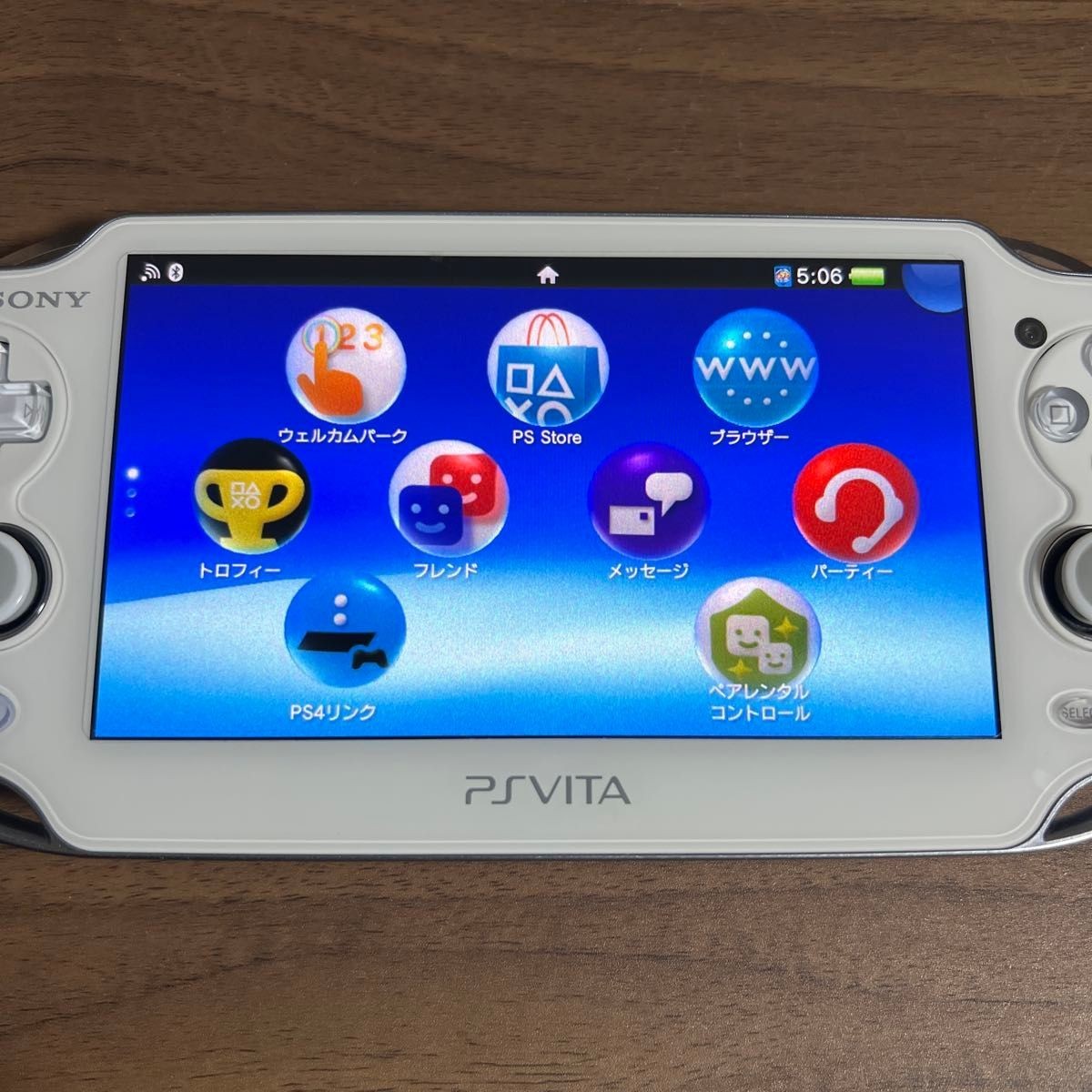 PlayStation PS Vita PCH-1000 ZA02 Crystal White Wi-Fi Boxed SONY
