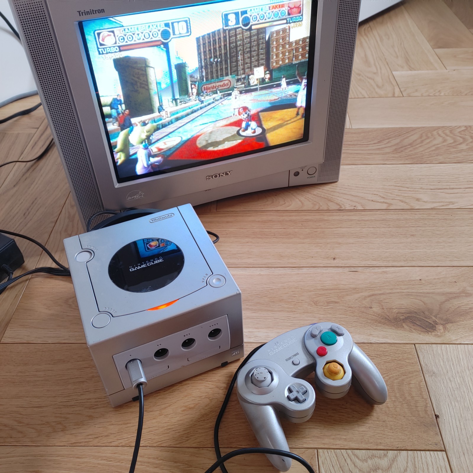 Nintendo GameCube Platinum Console With Game 4 controllers Cords Tested