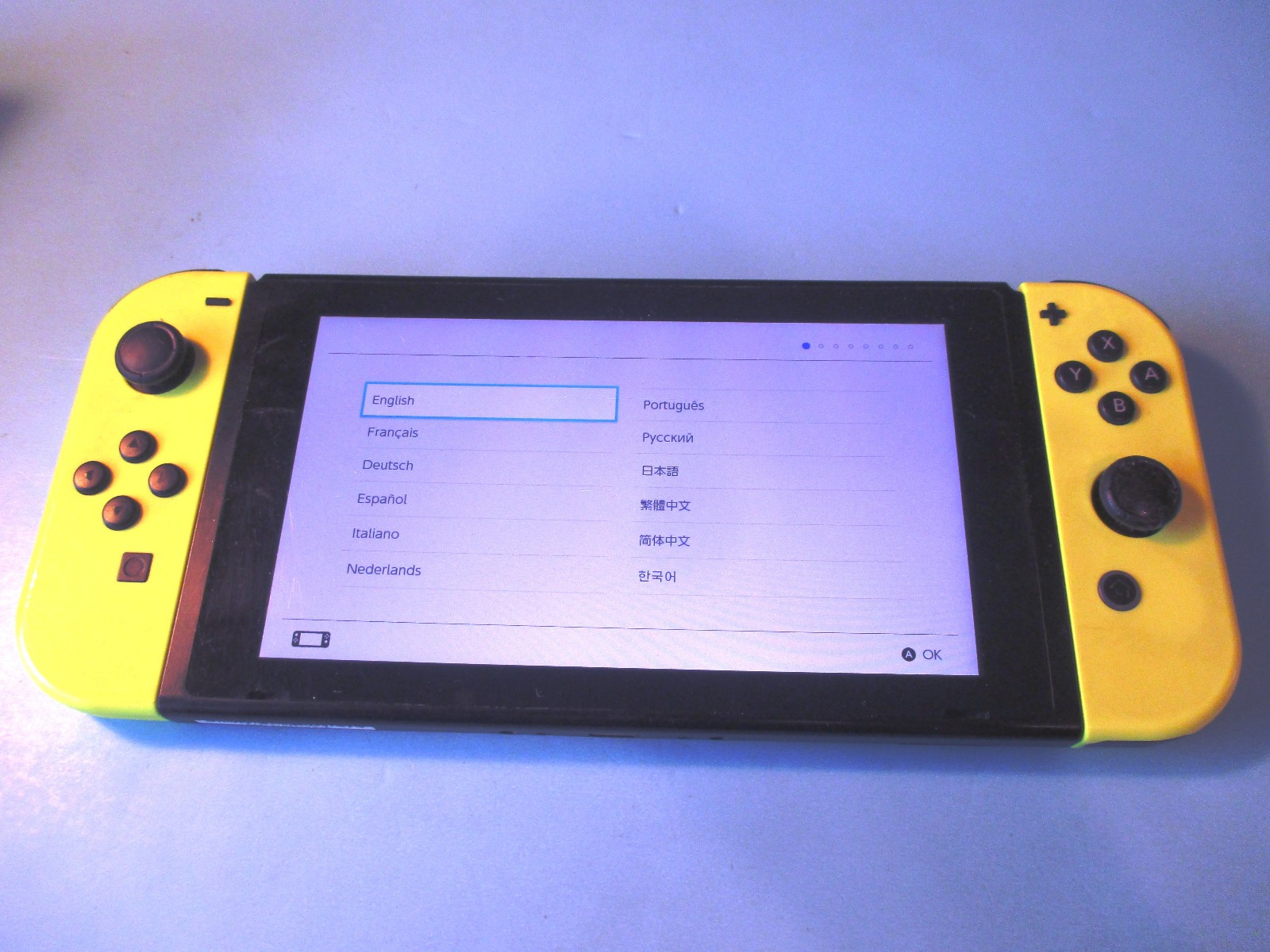 Nintendo Switch System 32GB Console w/Neon Yellow Joy-Cons +Charger + Dock