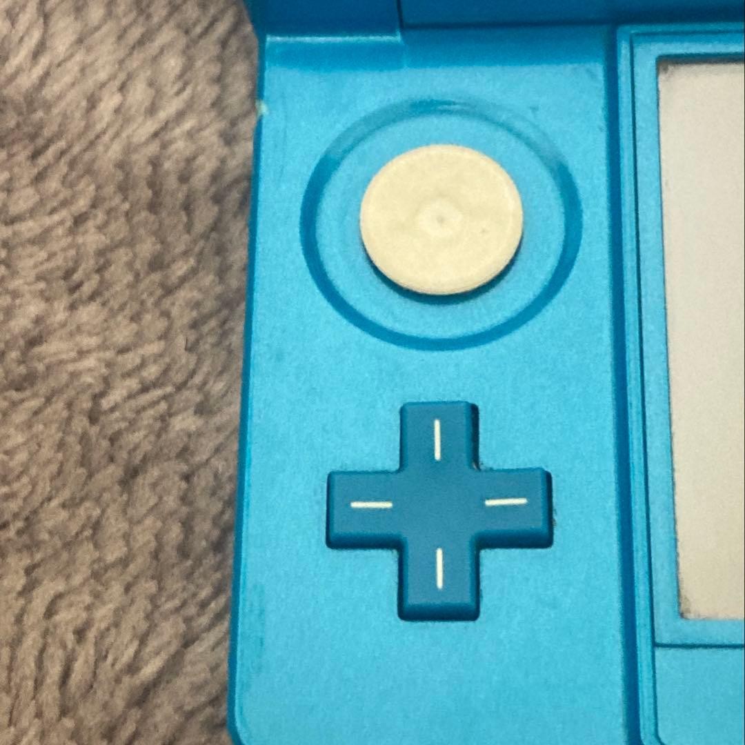 Nintendo 3DS Light Blue console with box charger and games (including Legend of