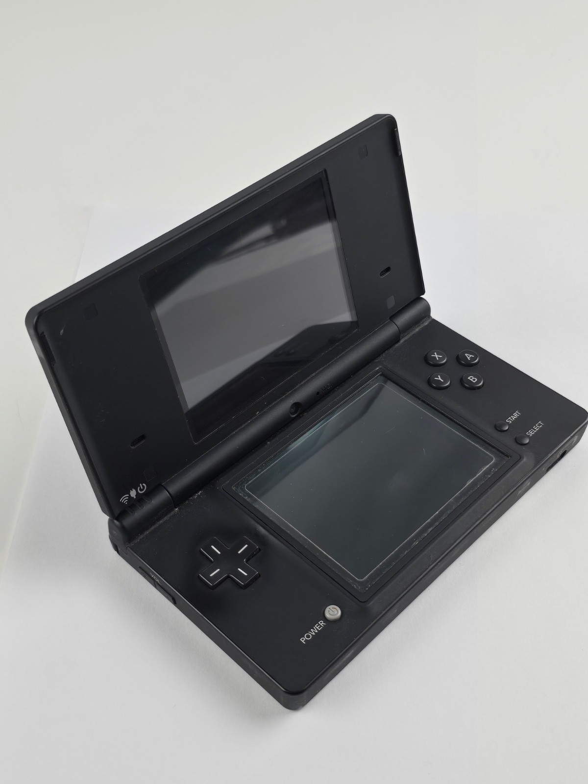 Nintendo DSi TWL-001 Black handheld system w/ Mario Kart -needs charger