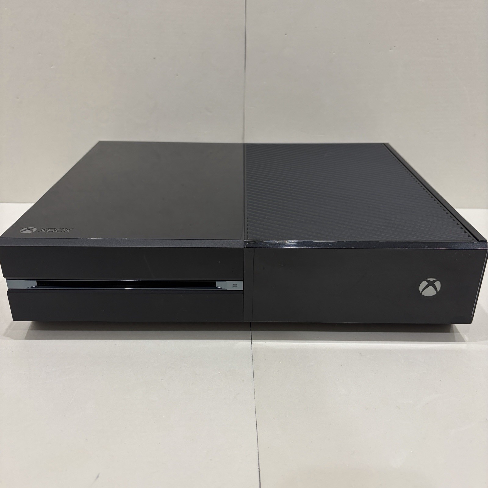 Microsoft Xbox One 500GB 1540 Bundle with 2 Controllers & 12 Games – Working