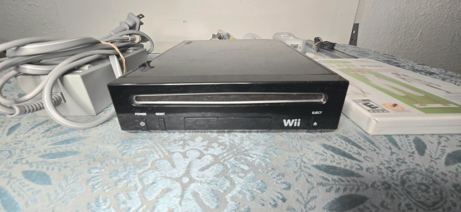 Nintendo Wii Console RVL-101 Black Bundle w/ 2 Game & Accessories – Tested