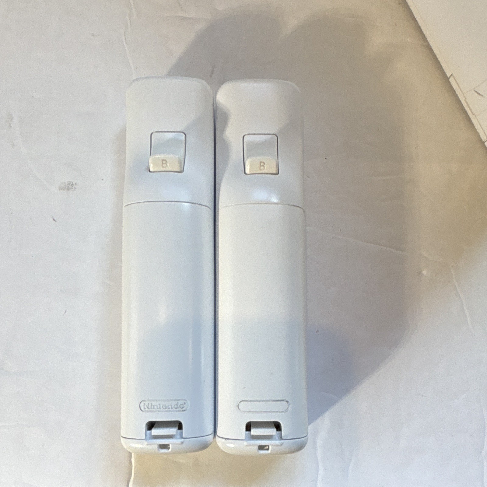 Nintendo Wii RVL-001 (USA) White Console Bundle w/ 2 Remotes