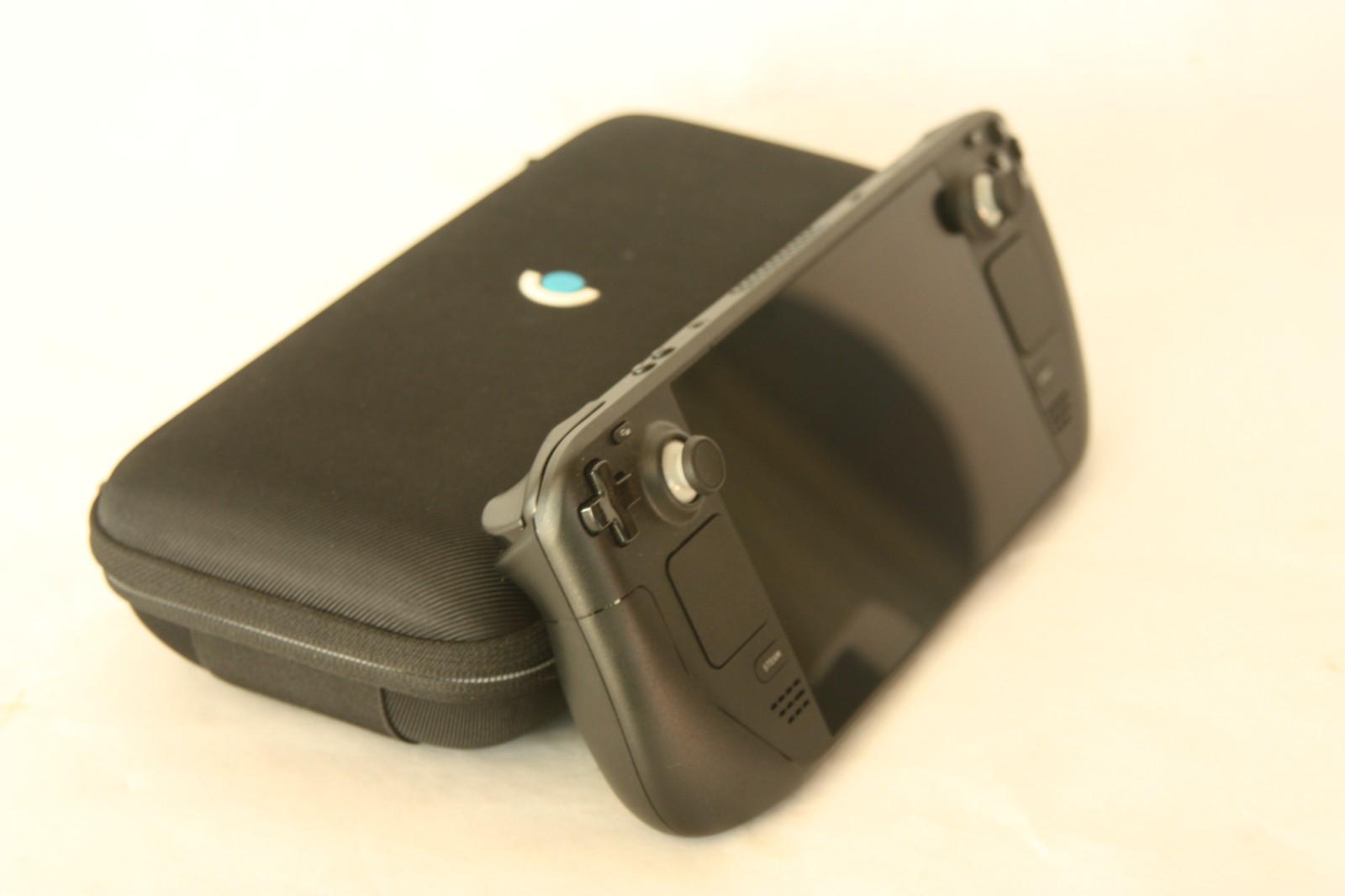 Valve Steam Deck – 512GB – Black – Handheld Console – With Case and Charger