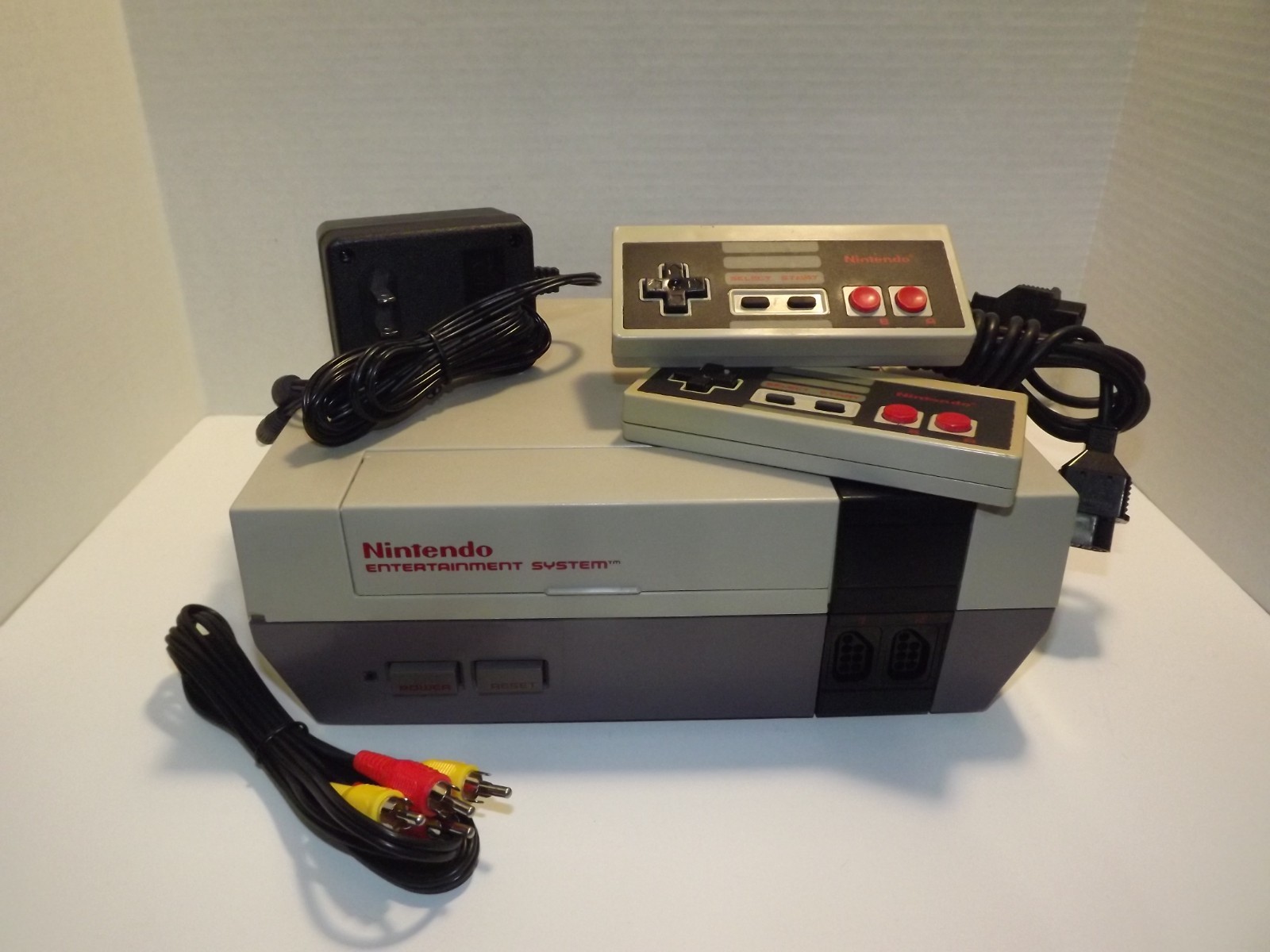 Nintendo NES System Console OEM 72 Pin, Controllers and Mario- Restored & Tested