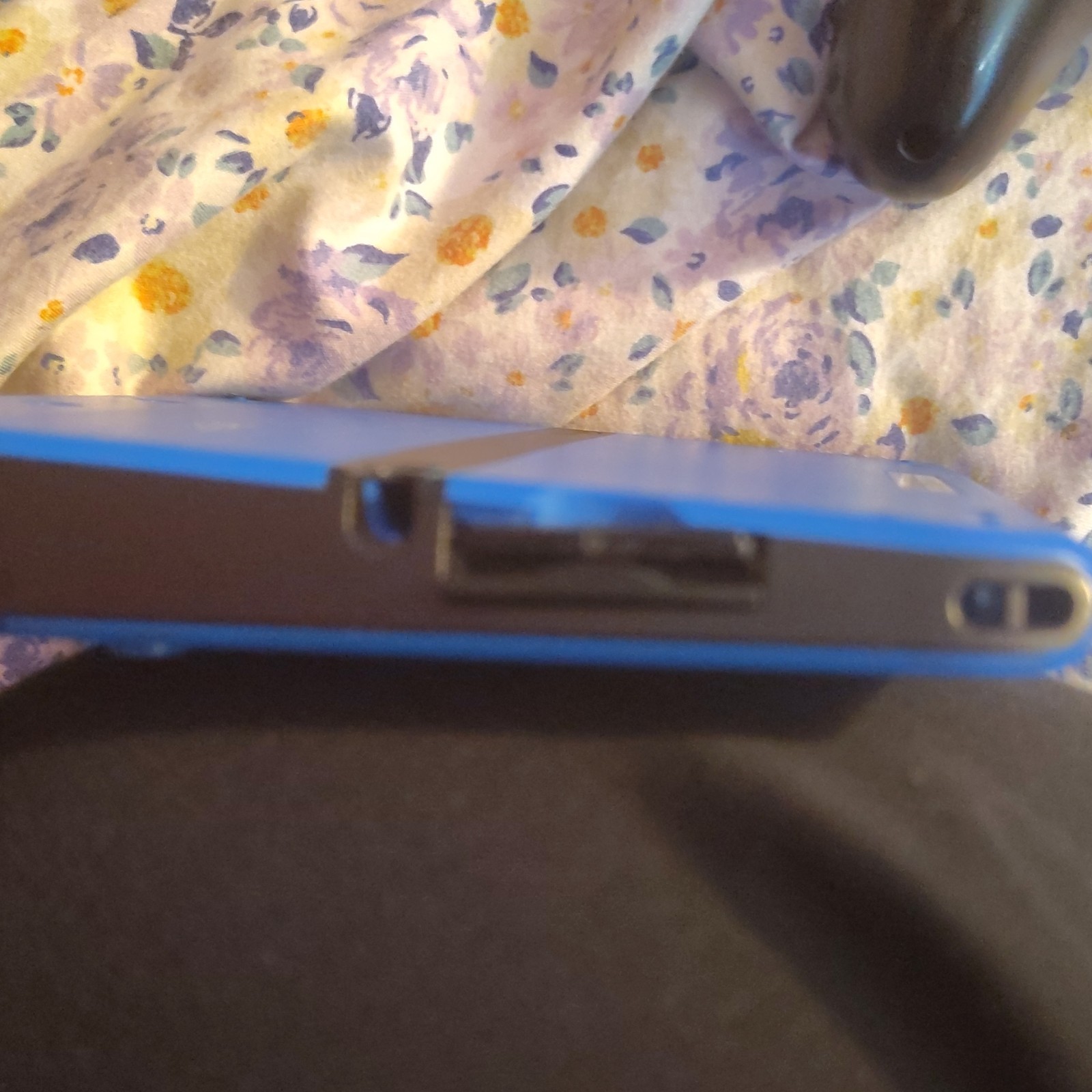 Nintendo 2DS Blue Handheld Console Dual Screen 4GB Sd Prongs Broken Sd Card Jam