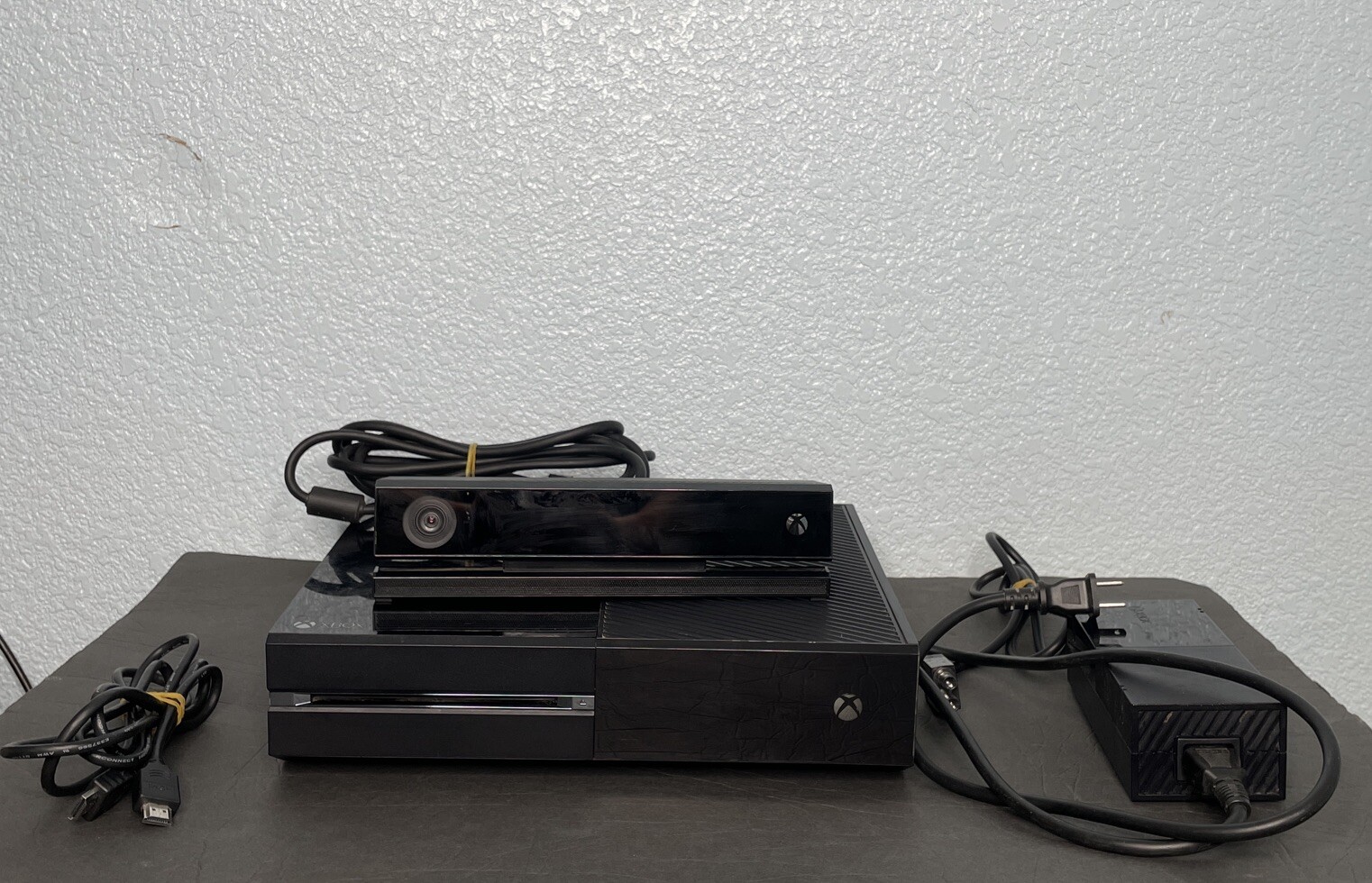Microsoft Xbox One Black Console With Kinect Motion Sensor & Power Cords TESTED