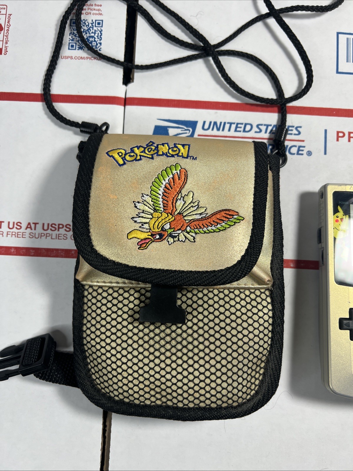 Nintendo GameBoy Color Pokémon Special Edition Pikachu Pichu + Pokémon GOLD