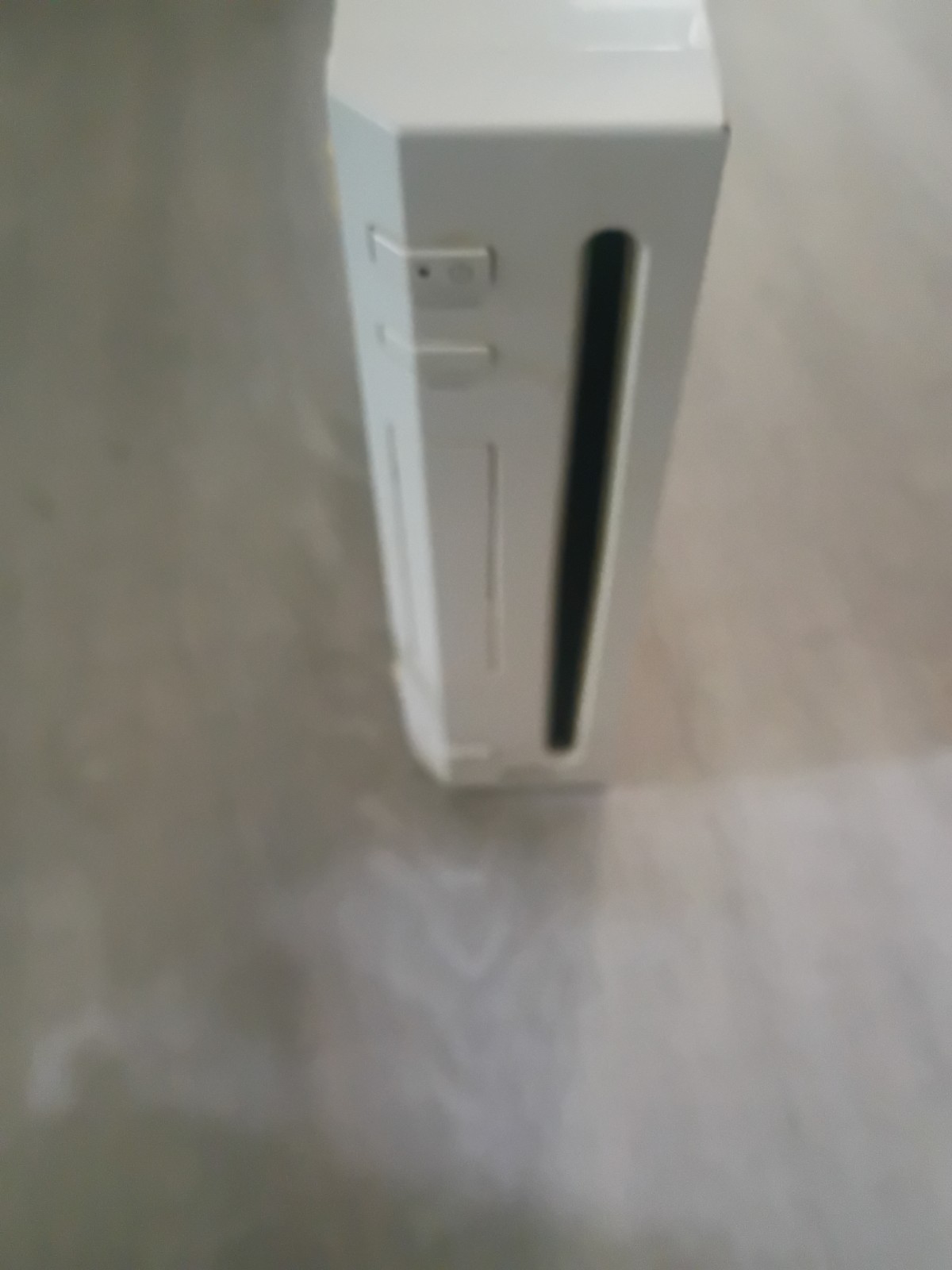 Nintendo Wii RVL-001(USA) White Console Bundle with Controllers, Accessories