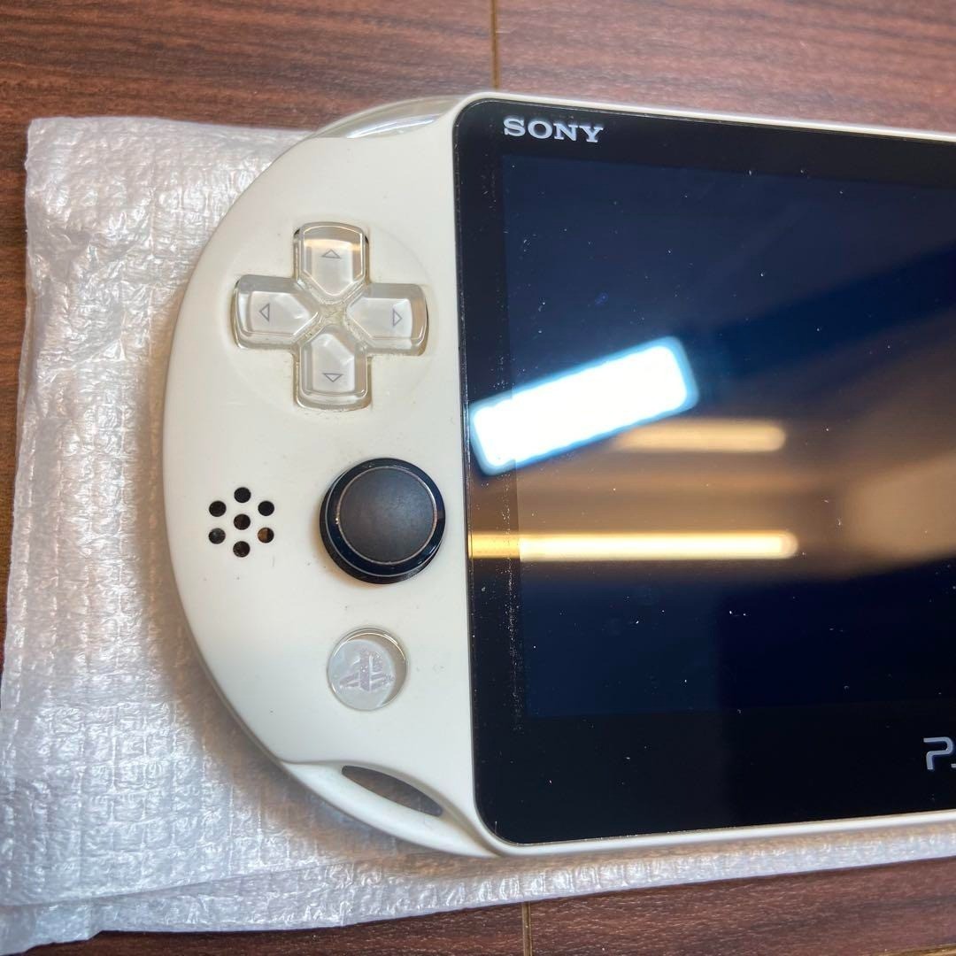 PSVITA 2000 Starter Kit Glacier White 4582 From Japan