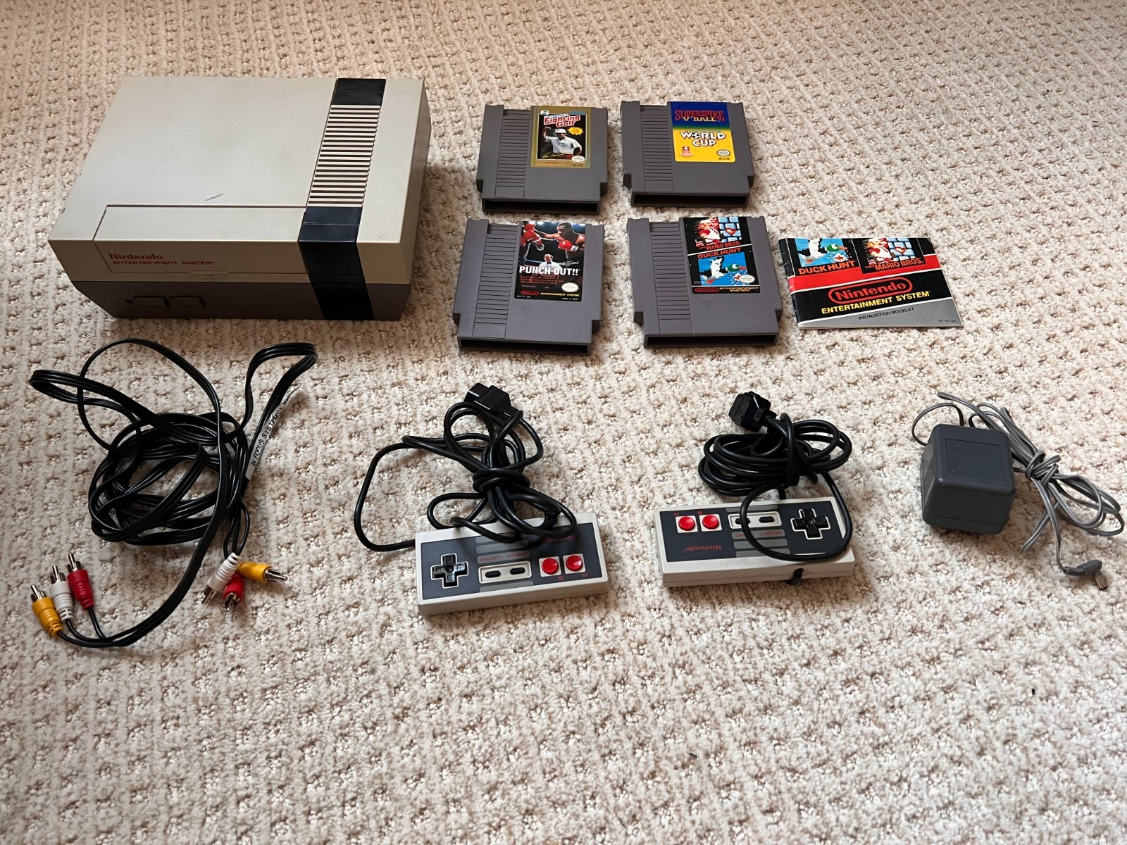 Original Nintendo NES Action Set Home Console plus 5 games – Works great!