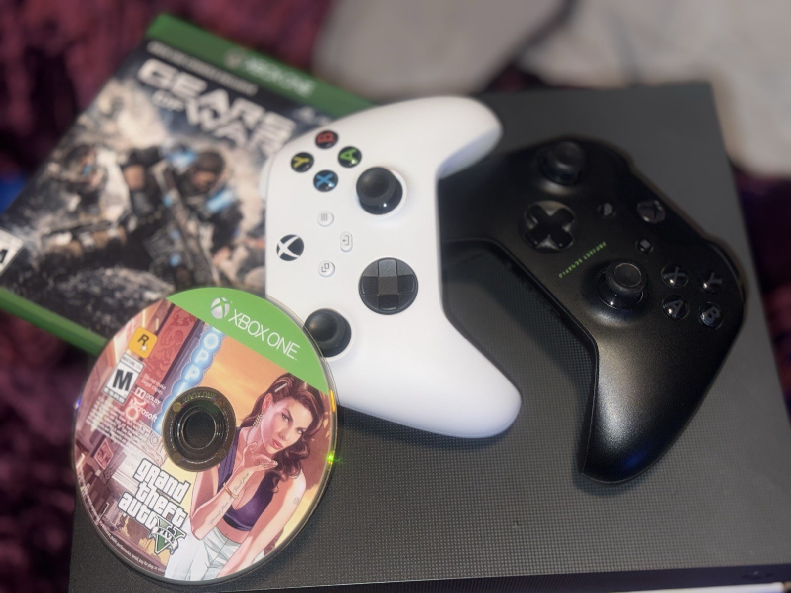 2024 XBOX ONE X 1TB- BLACK CONSOLE 2 CONTROLLERS 2 GAMES 2025