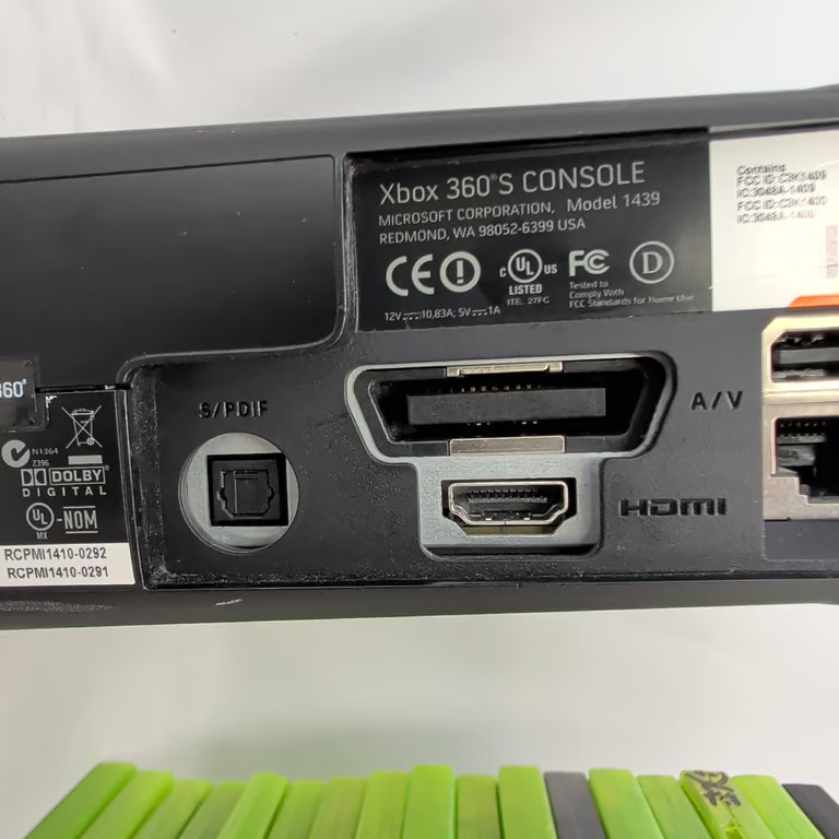 Microsoft Xbox 360 S 1439 Console 17 Games 2 Wireless Controllers Headset Bundle