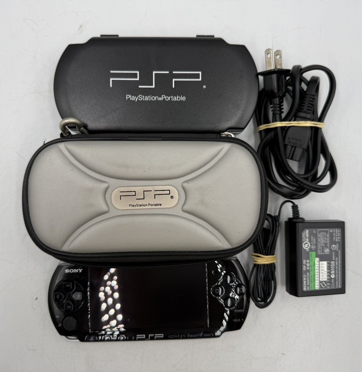 SONY PSP 3001 – HANDHELD WITH HARD CASE, CHARGER AND 3 GAMES. NO BATTERY! Tested