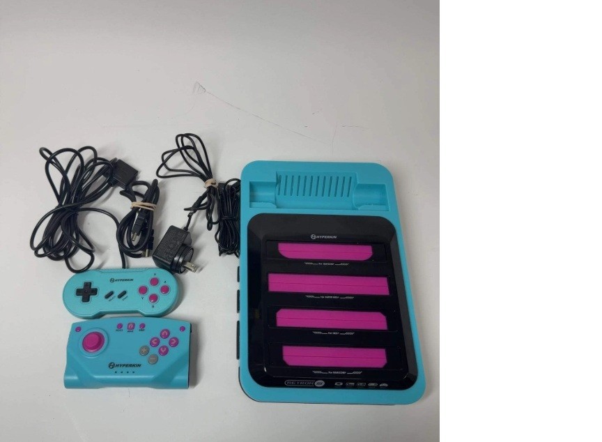 Retron 5 HD Gaming Console Gaming Console System M01688-HB