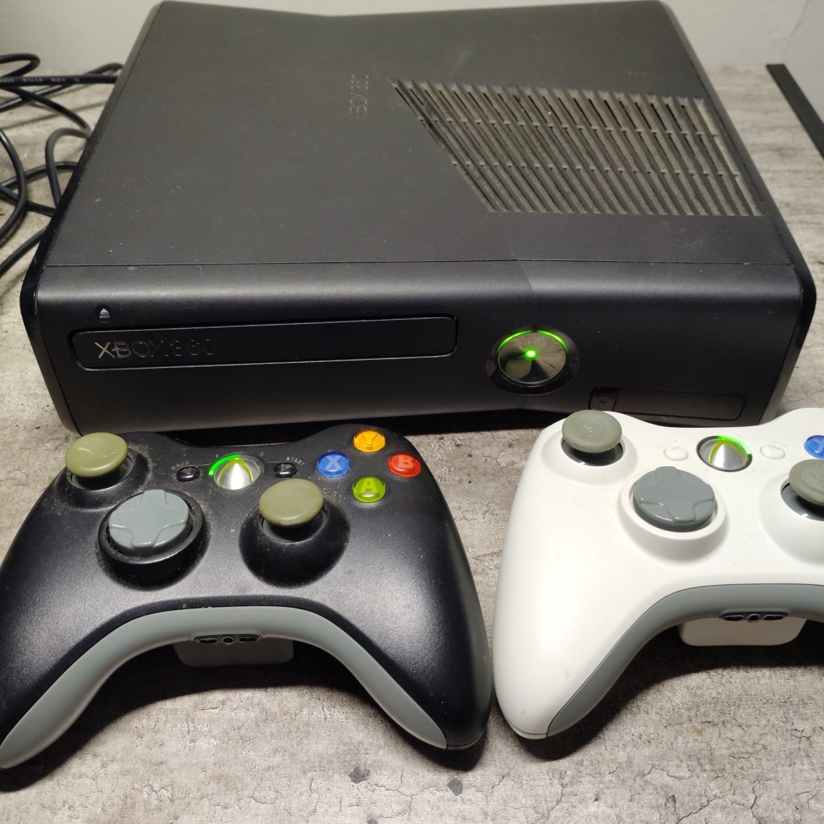 Microsoft Xbox 360 Slim HDD Black Console (NTSC) 2 Controllers And KINECT