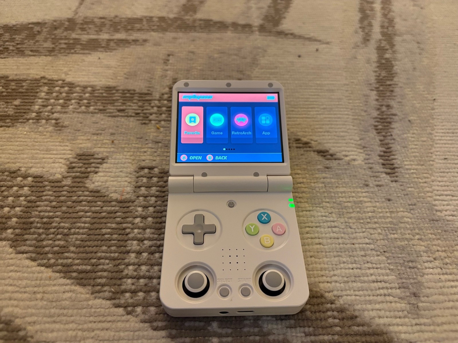 Miyoo Flip – Retro Handheld (White)