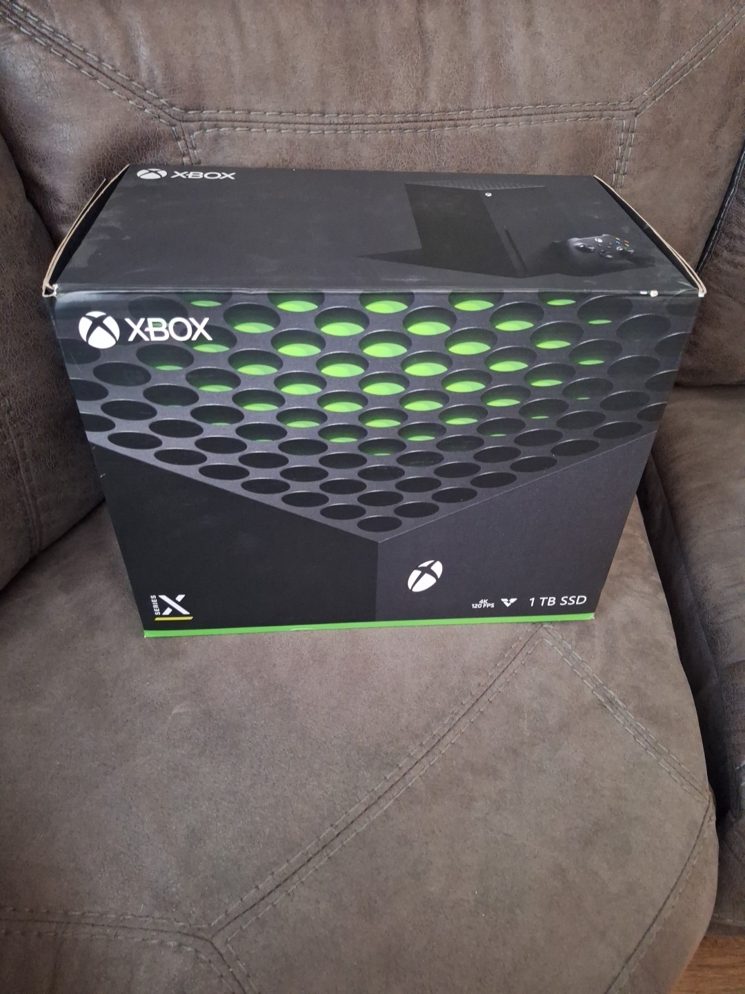 Microsoft Xbox Series X 1TB With Box.Bundled With A Headset And 3 Games .