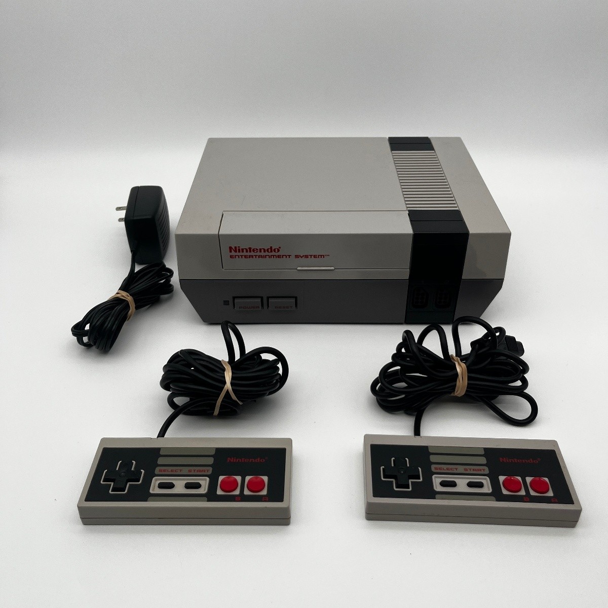Nintendo NES-001 Entertainment System Console with 2 Controllers AC Adapter