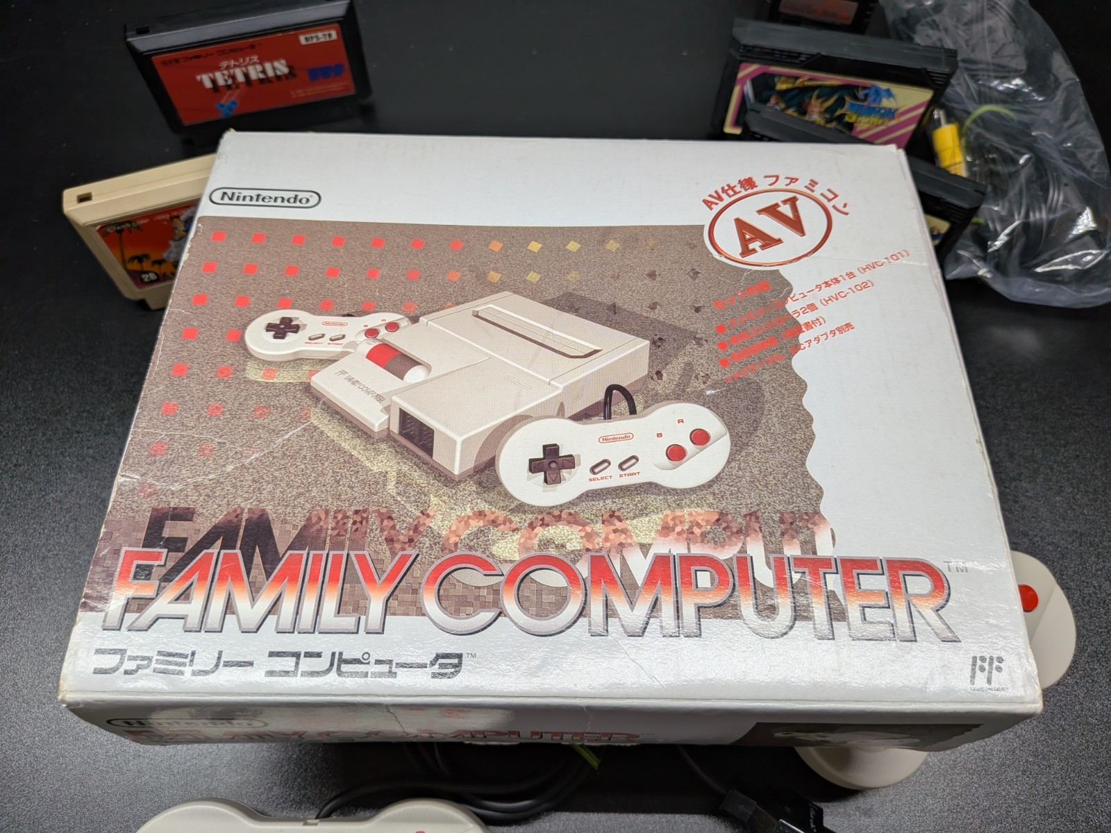 AV FAMICOM CONSOLE With Box Games & 2 Controllers US Seller Tested Works Well