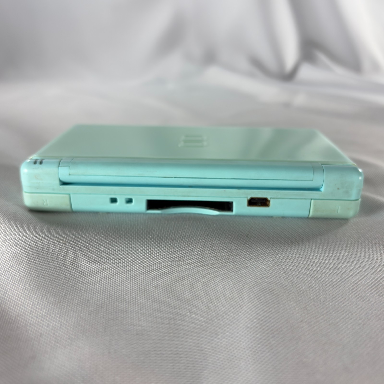 Nintendo DS Lite Ice Blue Handheld System – Doesn’t Read Games