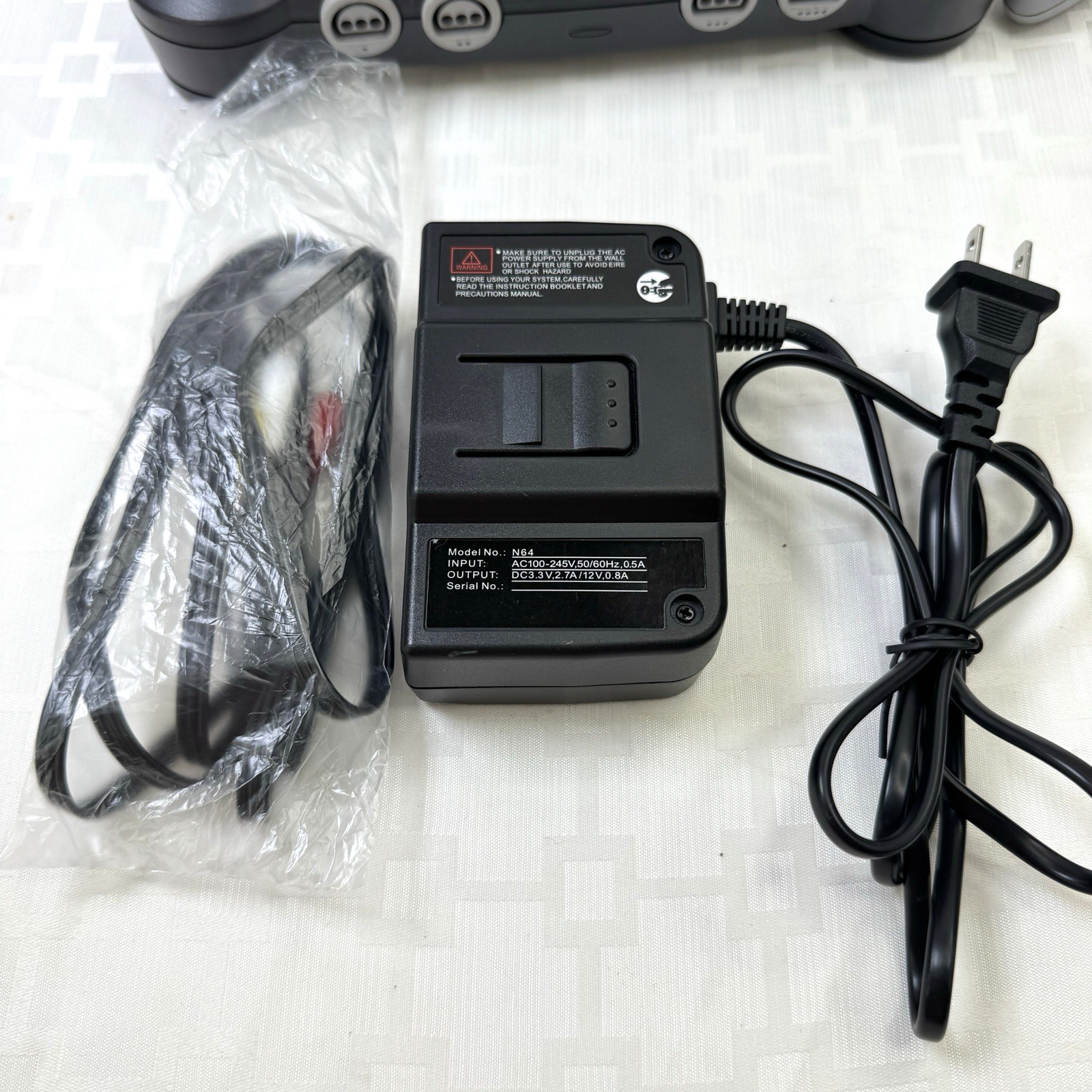 Nintendo 64 Console Bundle NUS-001 USA NS1 Serial # with Controller & Cables
