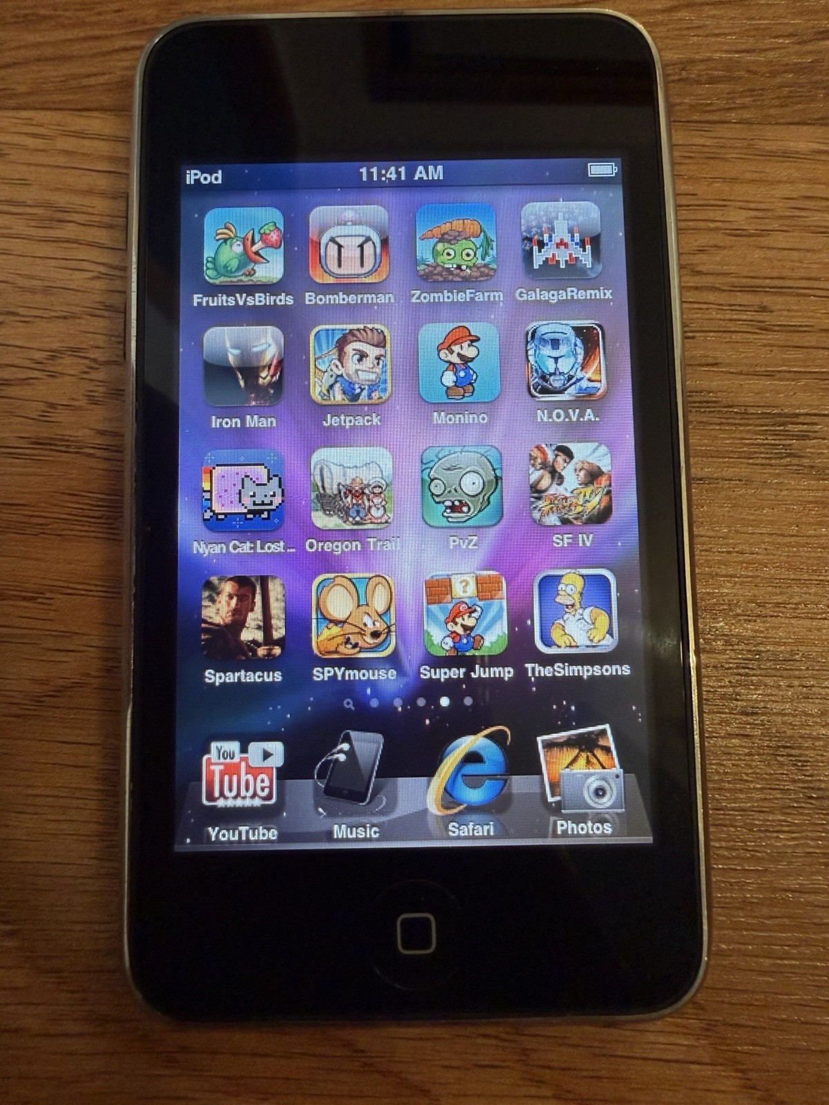 iPod touch 2nd 8gb 48 Retro Games Voltron Resident Evil Scarface Last Stand