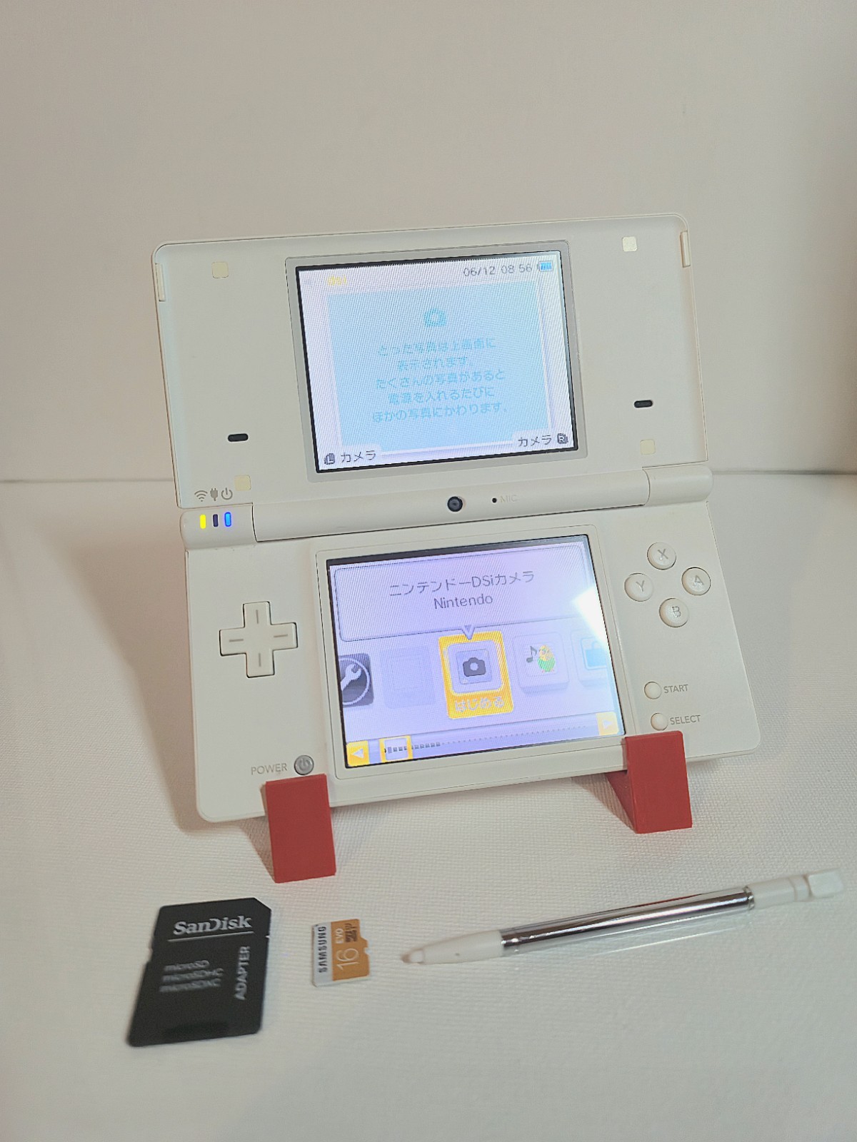 Nintendo DSi White Handheld Console NTSC-J w/ Stylus, 16gb Samsung SD Card