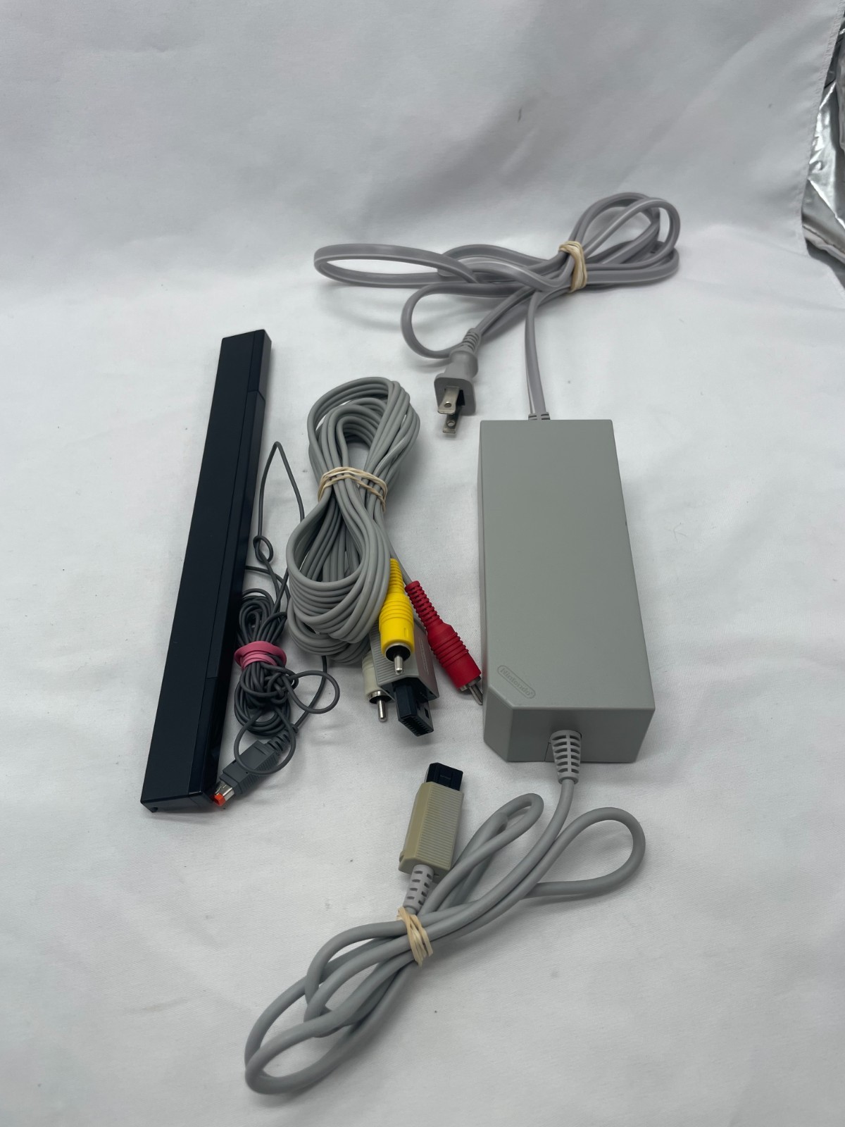 Nintendo Wii Console System Only White RVL-001 (USA) Console & Cords