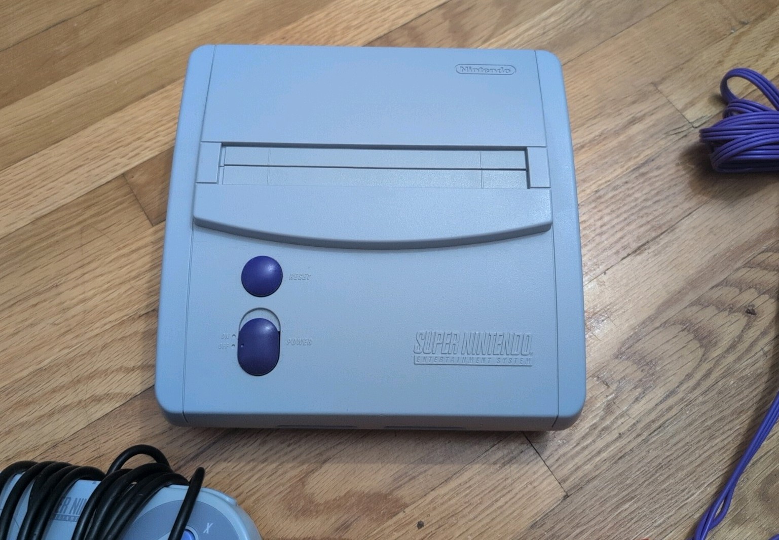 Nintendo SNES 512MB Grey Console SNS-101. W/ power , AV hook up and control.