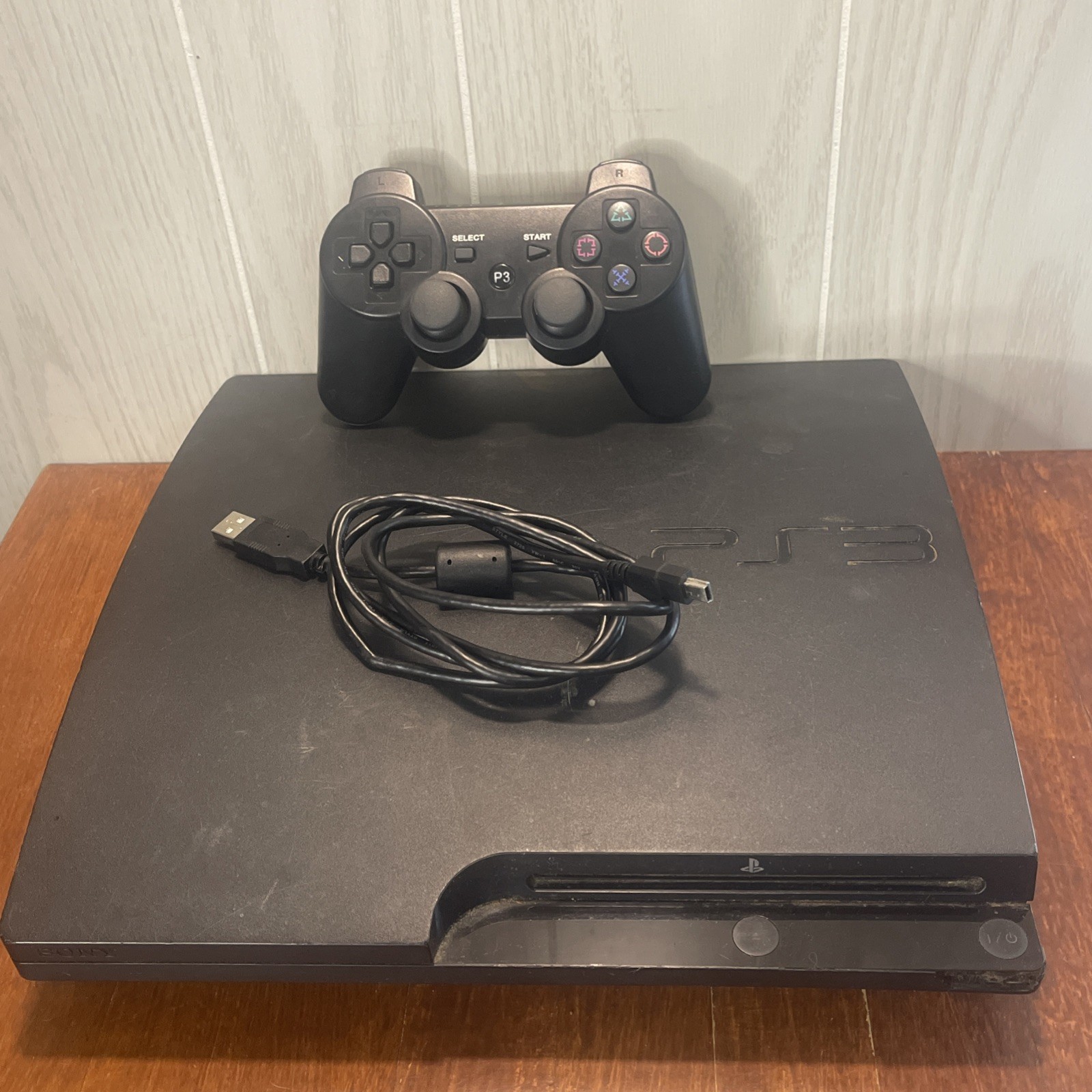 Sony PlayStation 3 Slim 320 GB Console CECH-3001B CONSOLE AND CONTROLER