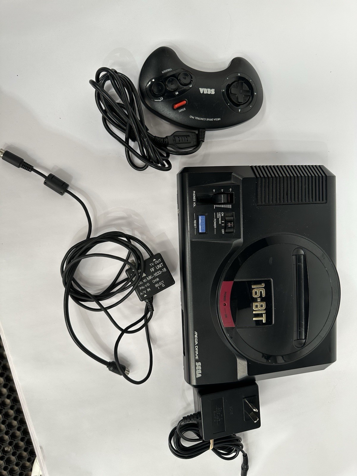 VINTAGE SEGA MEGA DRIVE BOXED WORKING CONSOLE 16 Bit PAL 1601-11 NTSC JAPAN BOX