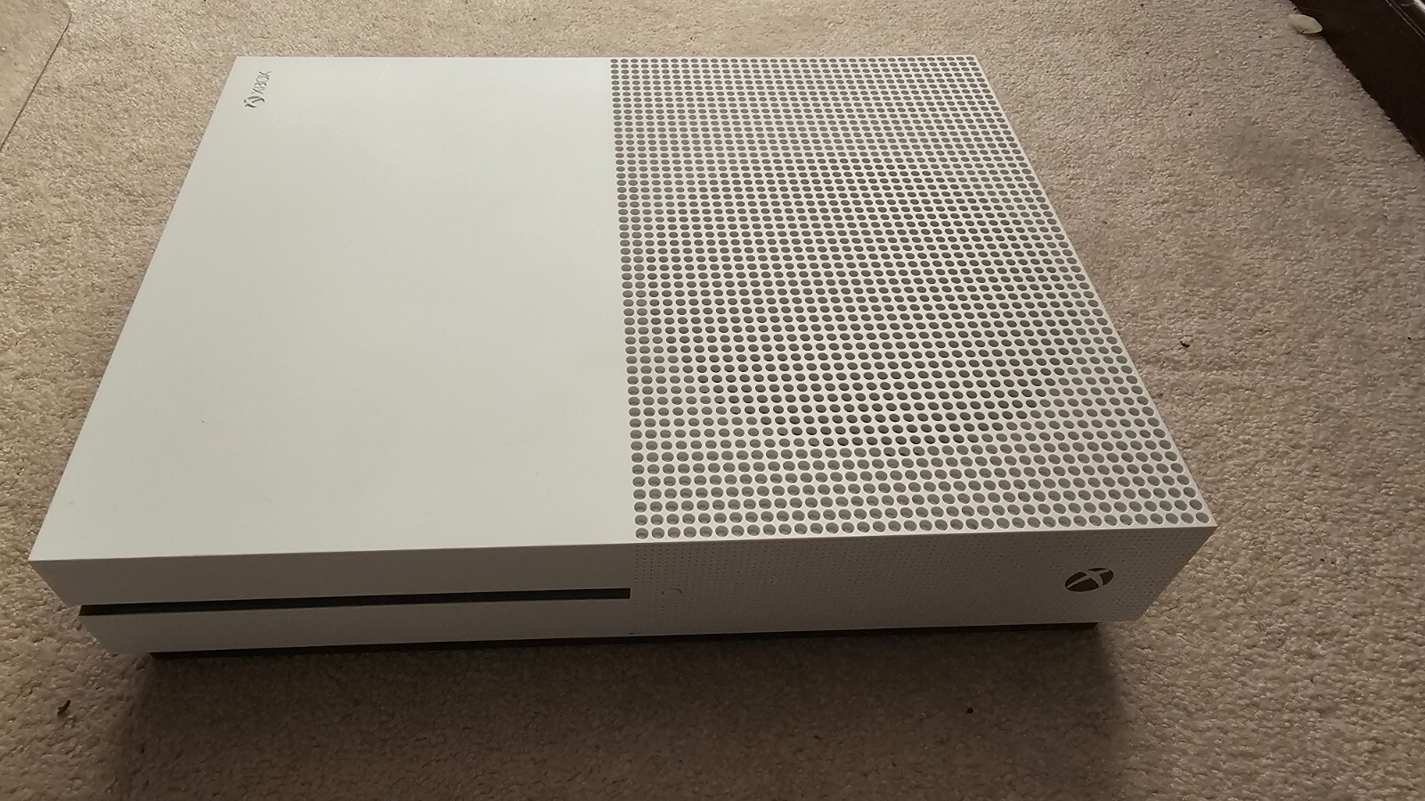 Xbox One S 1TB Console – White (XBS1TB) with hitman 2 and farcry 6.