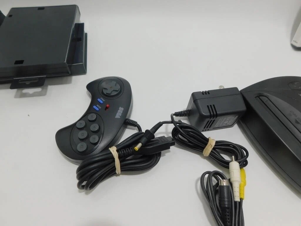 SEGA GENESIS Core System 3 VIDEO GAME CONSOLE BUNDLE with Games and Box