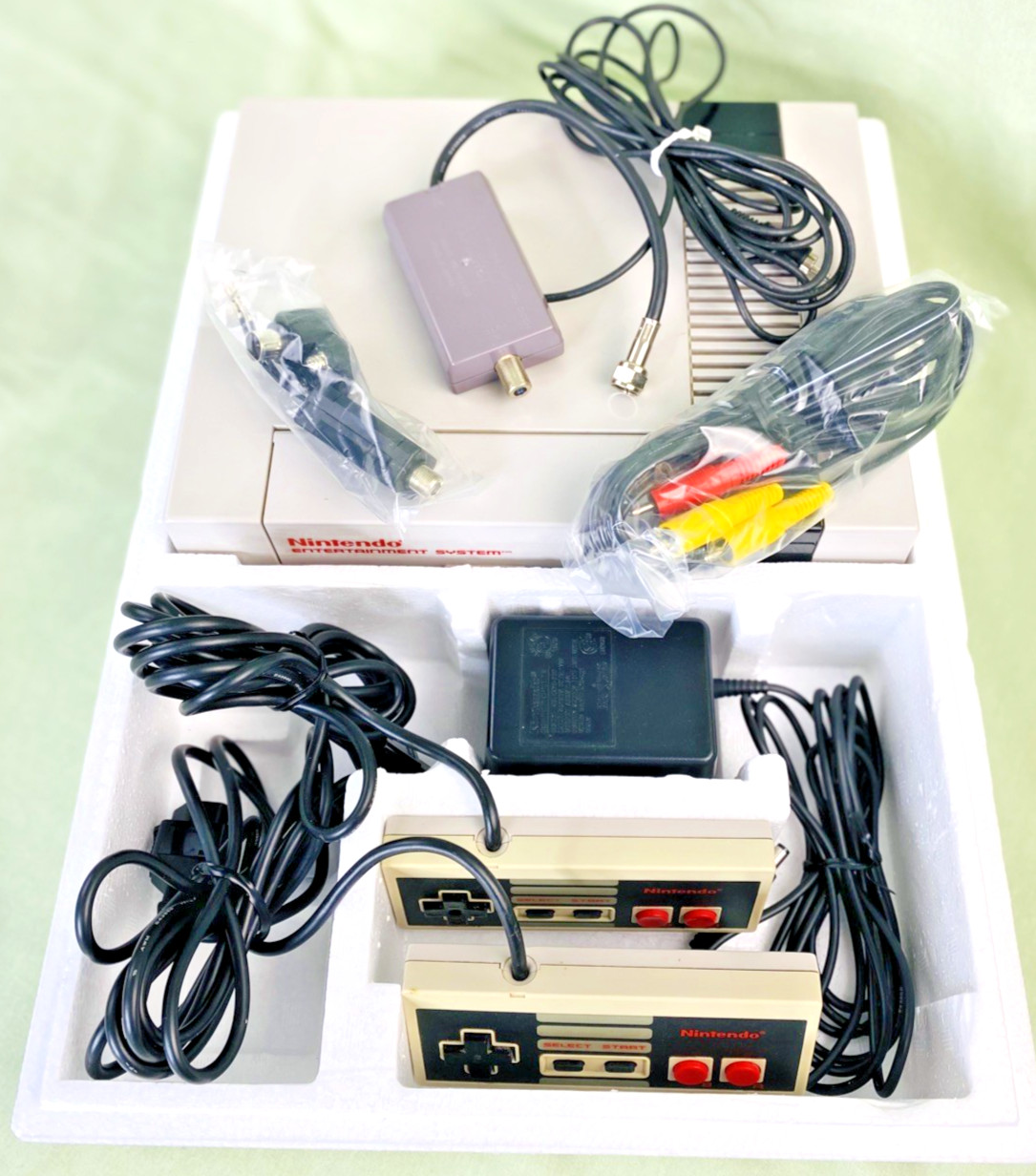 VTG. 1987 NES Nintendo Control Deck w/ Manual, Poster, Controllers & Accessories