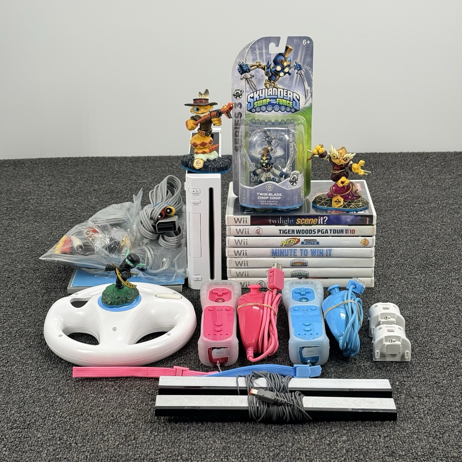 Nintendo Wii GameCube Console Bundle Skylanders Games Cords Controllers Wheel +