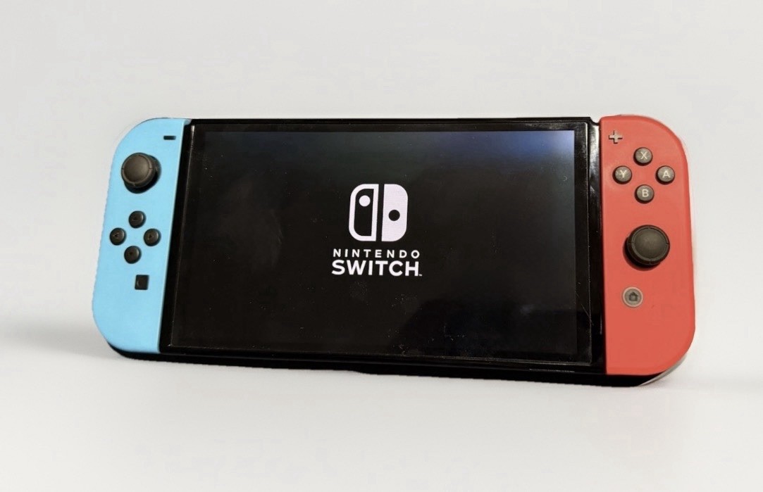 Nintendo Switch OLED HEG-001 64GB Console +Extras Controller 128GB MicroSD Case