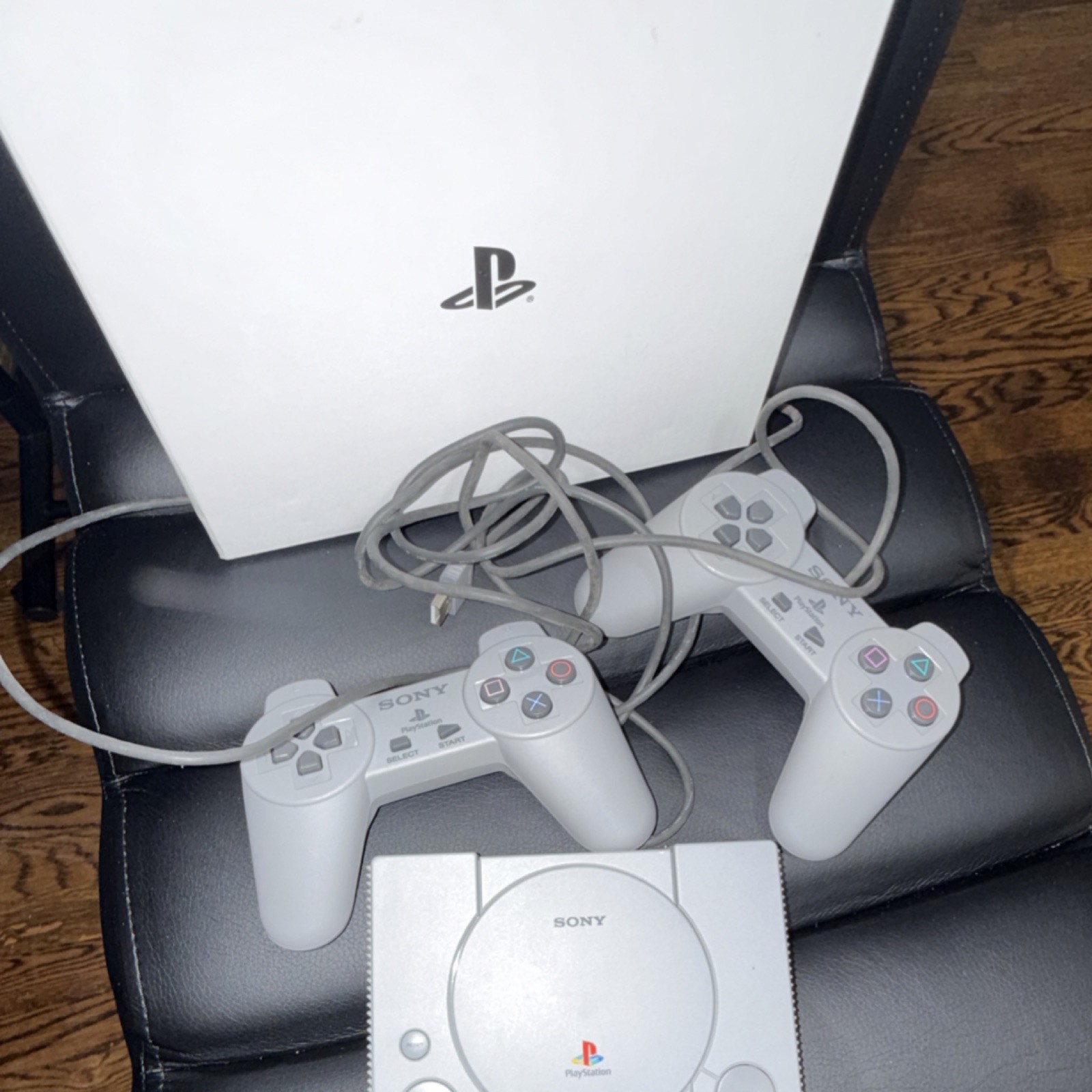 Sony PlayStation 1 PS1 SCPH-102 PAL White Console w/ 2 Controllers, Composite
