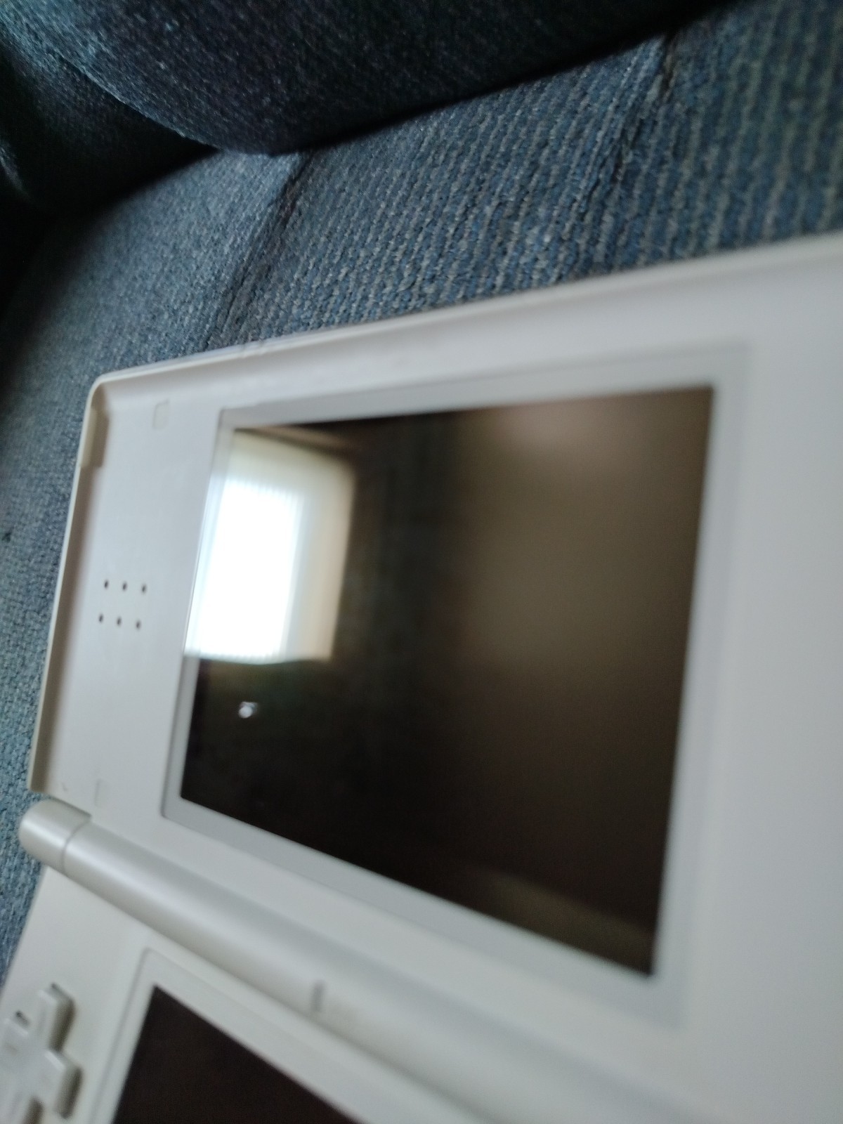 Nintendo DS Lite Handheld Console- Polar White