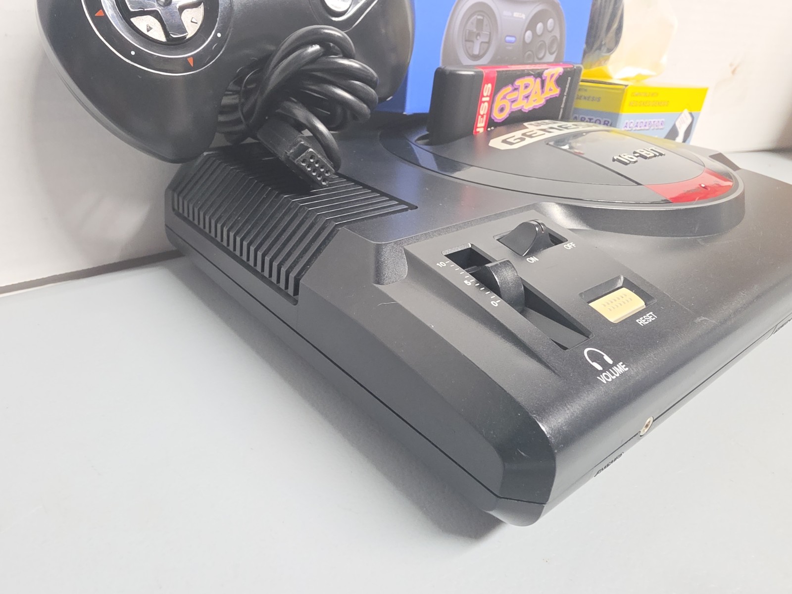 Sega Genesis System Model 1601 16 Bit Console Bundle – Works w/ Wireless Gamepad