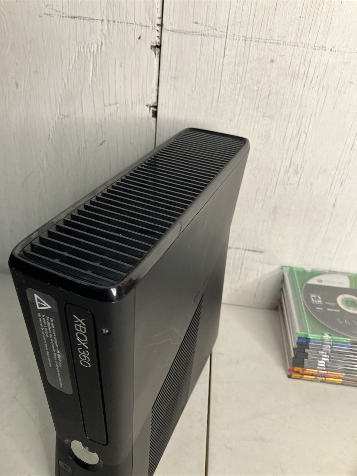 Xbox 360 S Slim Bundle 1439 Console 250GB 15 Games Skyrim GTA SKATE BIOSHOCK