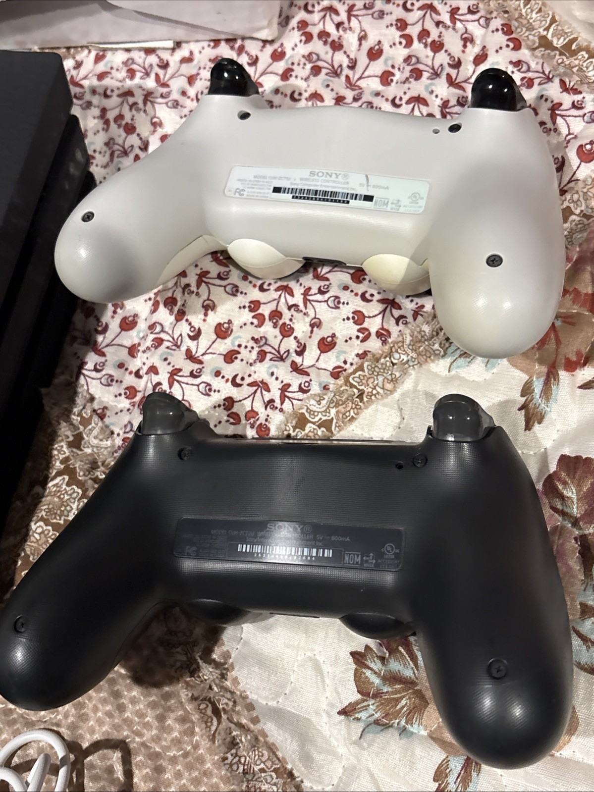 SONY PLAYSTATION 4 PRO CUH-7015B IN «NOT FOR RESALE» BOX (2 Controllers) Cords