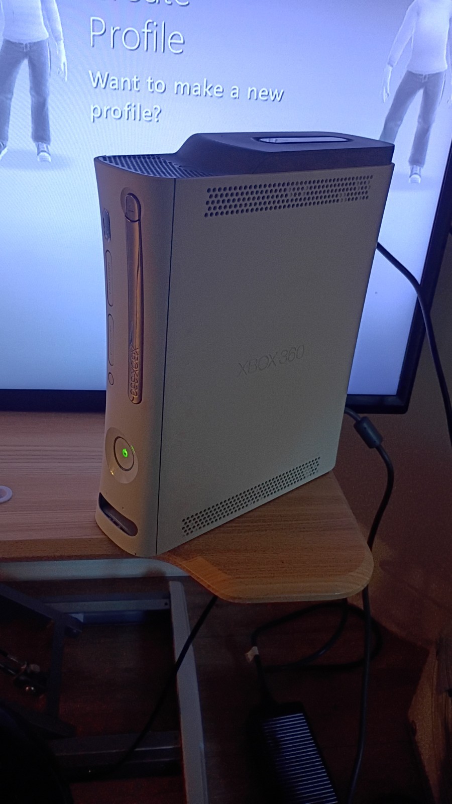 Microsoft Xbox 360 Go Pro Console 20GB Xbox LIVE Silver Power Cord /Headset