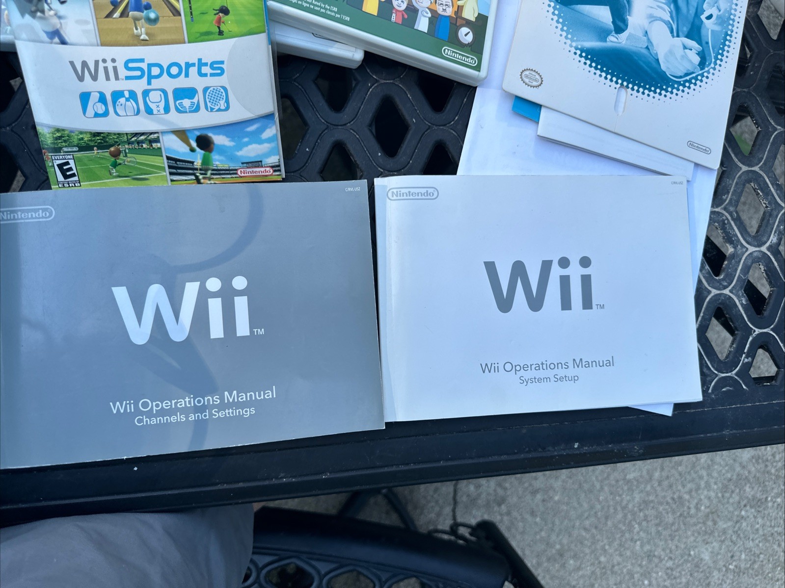 Nintendo Wii Play & Sports Console W/ 4 Games Remotes Original Box Original Box