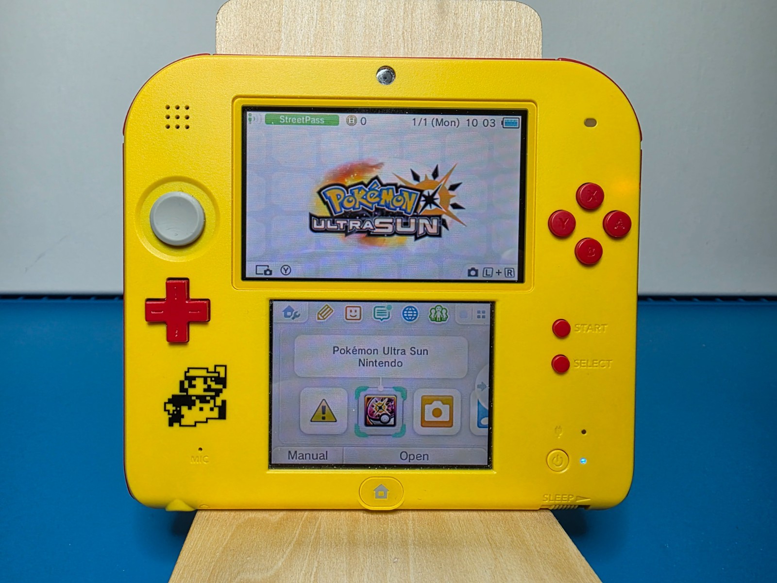 Nintendo 2DS Super Mario Maker for Nintendo 3DS Bundle – Yellow/Red